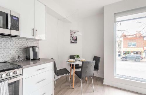 Roncesvalles Village Hotel | Westend Suite Near High Park & Bloor West