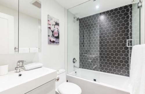 Roncesvalles Village Hotel | Westend Suite Near High Park & Bloor West