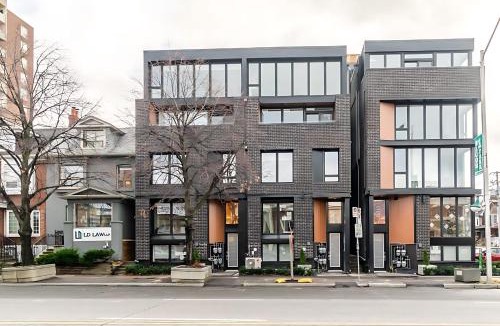 Roncesvalles Village Hotel | Westend Suite Near High Park & Bloor West