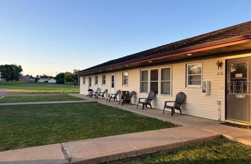 Bonesteel Hotel | Whetstone Bay Lodge