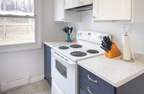 Central Frontenac Cottage | Whimsical Waterside Cottage