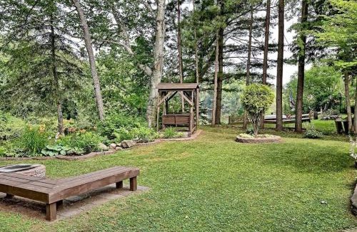 Burnt River House | Whispering Pines Riverside Retreat