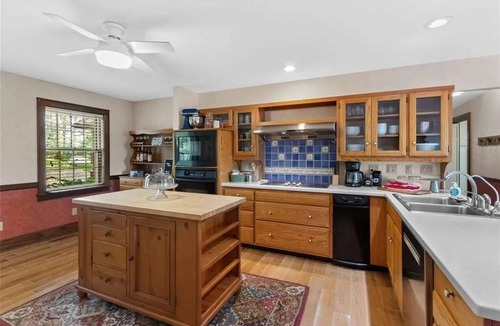 Eureka Springs House | White River Mountain Manor- Million dollar view