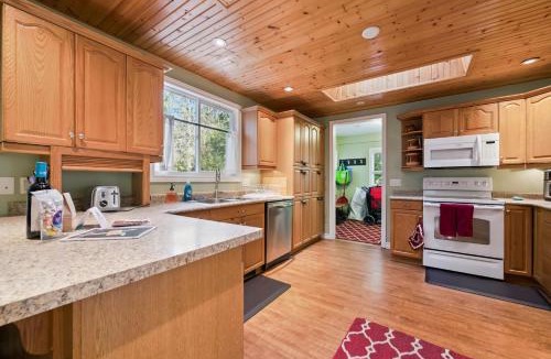 Sauble Beach House | Whitecaps Near Beach AC Hot Tub Pets