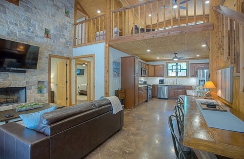 Gordonville House | Willard Refuge | Hottub