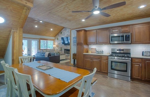 Gordonville House | Willard Refuge | Hottub