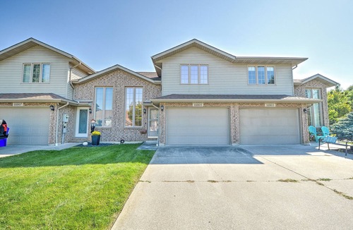 Woodslee House | Windsor 5 beds 3 baths minutes from the Battery Plant