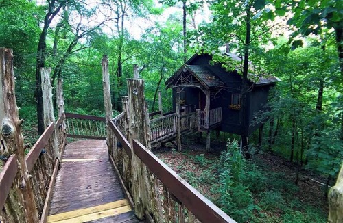 Eureka Springs Cottage | Winery Chateau Treehouse #12/Oak Crest