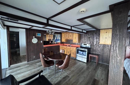 Wollaston Villa | Wollaston Castle on Coe Hill, 7 Bedrooms with 5.5 bathrooms catering up to 18 guests