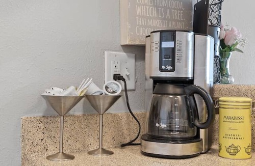 Park Central Apartment | WORK REMOTELY IN URBAN DFW!