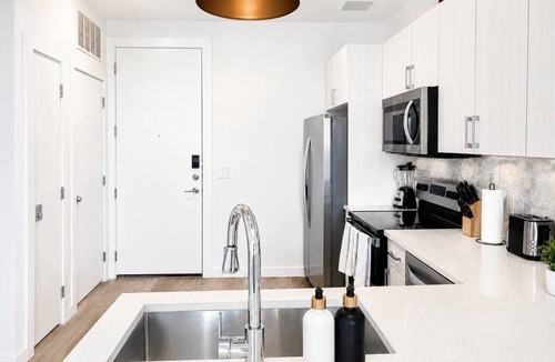 Brentwood Apartment | Work & Stay | Chic North Lamar 1BR