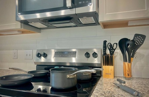 Sherman Apartment | Workerfriendly,washer/dryer, Gym,pool, A+ Location