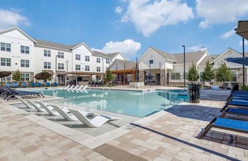 Sherman Apartment | Workerfriendly,washer/dryer, Gym,pool, A+ Location