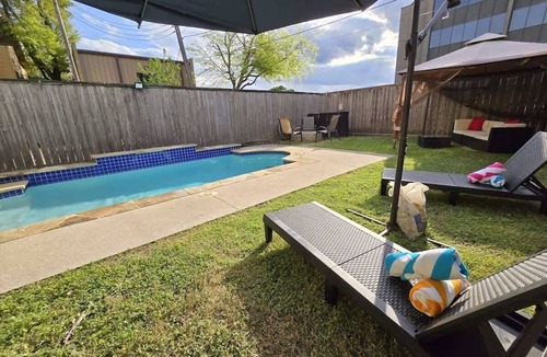 Woodlake - Briar Meadow House | World Cup Central | 2 Homes + Pool | Sleeps 16
