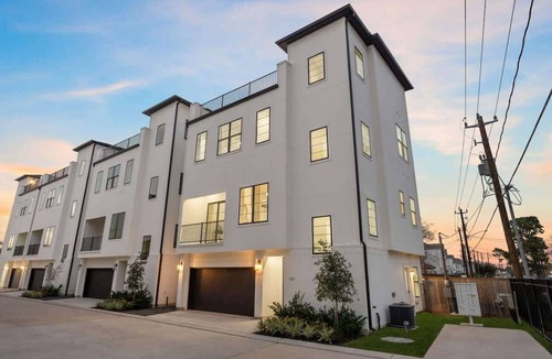 Spring Branch Central House | World Cup Luxury Rooftop Terrace Sleeps 7