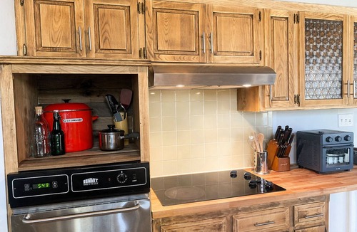 New Century House | World Cup Ready: Spacious 4BR for Groups & Easy Shuttle Access