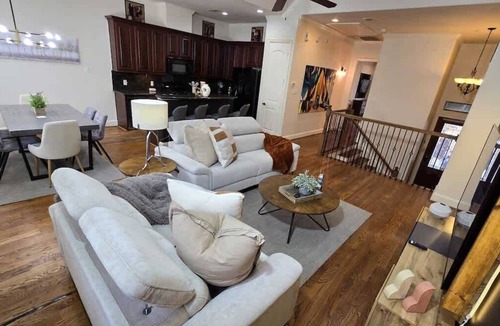 Woodlake - Briar Meadow House | World Cup Stadium Retreat | 3BR Jacuzzi + Parking