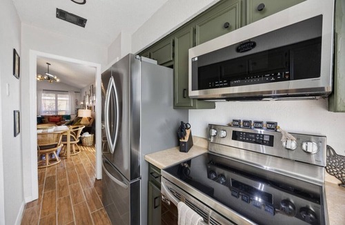 West Arlington House | World Cup Stay 15 Min to Stadium Private Yard