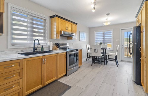 St. John's House | *WOW!* Executive cozy home with 3 beds, work station & gym
