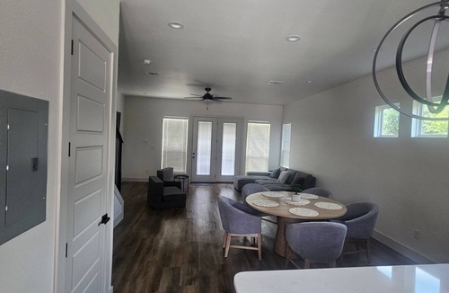 Eastside Promise Neighborhood House | Yee-Haw Charming 2-bedroom townhome in San Antonio 5 minutes from Riverwalk.