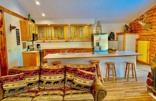 Waterville Cabin | Yellow River Lodge 6-bedroom cabin w/Pool &Hot Tub & Pool Table