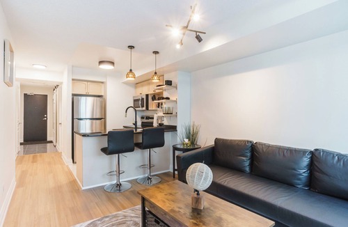 St. Lawrence Hotel | Yonge Harbour 3bed, 2bath Downtown Toronto W/Parking
