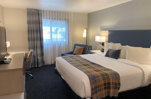 Wasilla Hotel | Your Gateway to Adventure in Alaska | Lakefront Stay