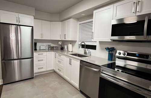 Vanier North Apartment | Your Home Away From Home in Ottawa - close to work, schools, hospitals, parks