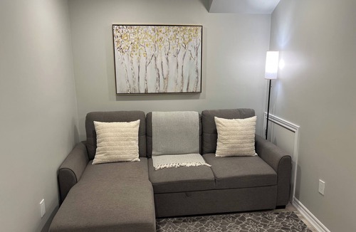 Niagara Falls House | YOUR home @ the FALLS - 10 mins from the FALLS 5 mins from plazas & mall