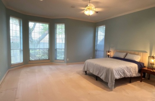 North Richland Hills House | Your perfect 4 bedroom getaway on a golf course