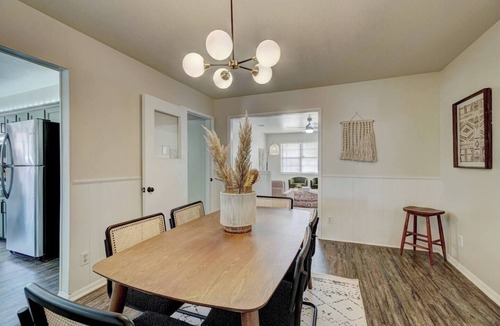 Yukon House | Yukon Boho Bungalow w/Huge Kitchen just off I-40