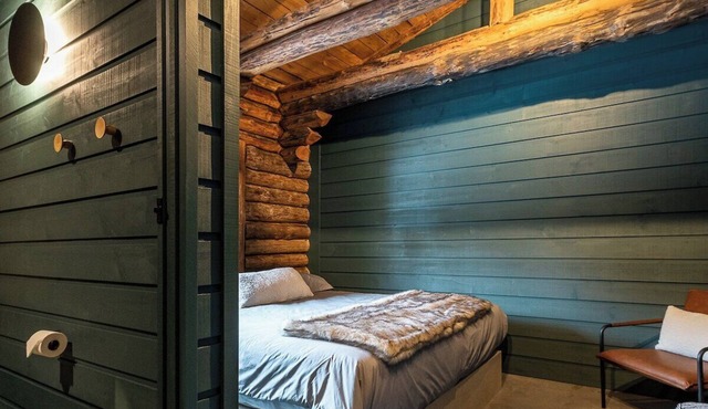 ÖBois Charlevoix: L'Écurie 3 (bedroom)