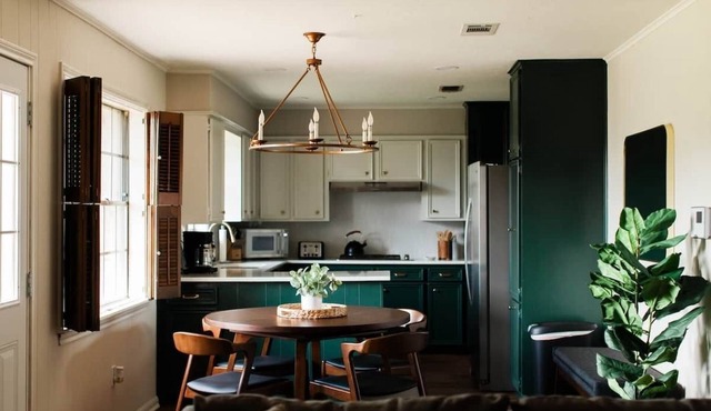 <10 mins to A&M! Group Stays! Spacious & Quiet