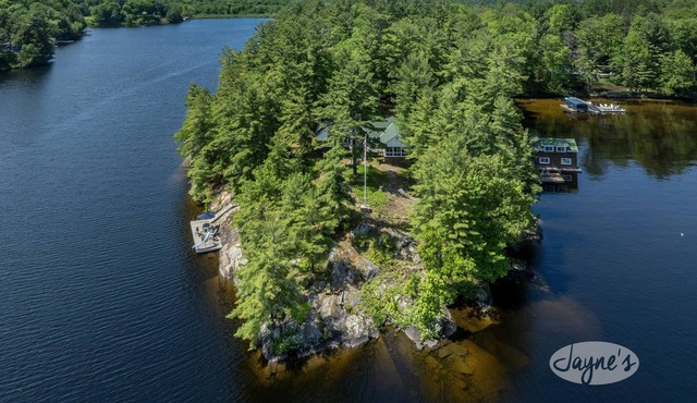 1000' of Private Frontage on Lake Muskoka! All Day Sun! Waterslide!
