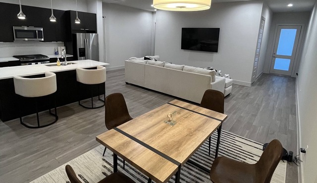 15 min From Downtown! Luxury Houston Home