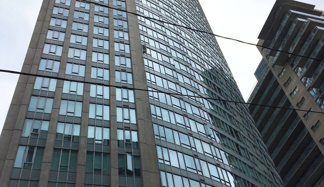 16 Studio bachelor apartment condo in the heart of Downtown Toronto near subway