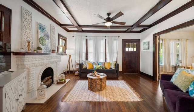 1920s Drenched in Charm - Near Silo Event Sleeps 7
