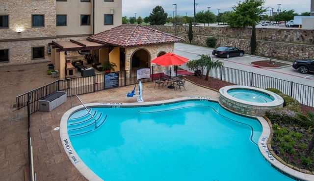1BR King Suite w/Work Desk | Pool + Breakfast