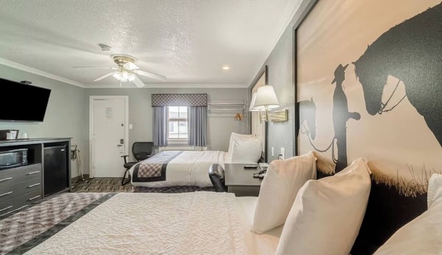 2 Accommodations | Near Heritage Village Attraction + Free Parking | 2 Queen Bed
