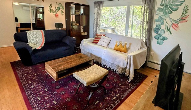 2 bdr Hilltop Suite 5 minutes from Downtown
