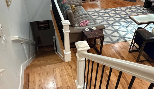 2-bed, 2.5-bath townhouse in the heart of Oak Lawn