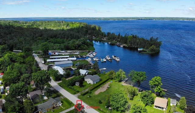2 BR Lake View Cabin with Real Sandy Beach, Kayak/Canoe/Paddle, Firepit@Sturgeon