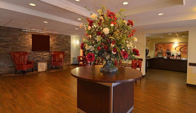 2 Budget-Friendly Getaway Units with Pool! Near The Alamo, Relax and Unwind!