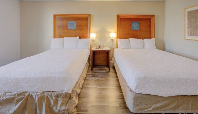 2 Comfortable Rooms Perfect for Family & Group Stays in Dallas, Free Parking