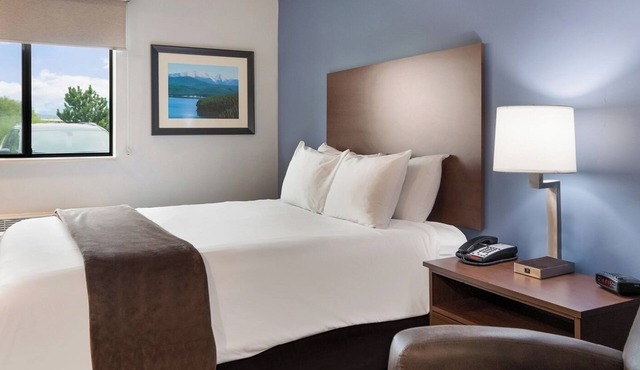 2 Comfy Stays – Queen Bed + Recliner Rooms Perfect for Ketchikan Adventures