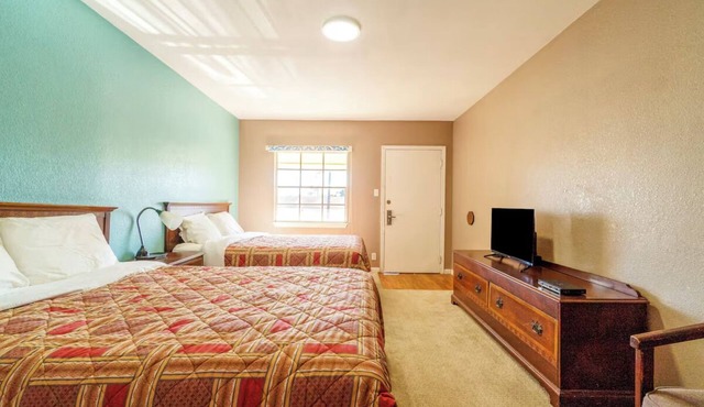 2 Convenient Rooms, Free Parking Near Downtown | Yoakum City Park - 3.7 mi away