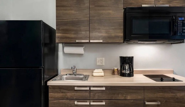2 Large Room Equipped w/Modern Kitchenette Perfect for Dining Experience