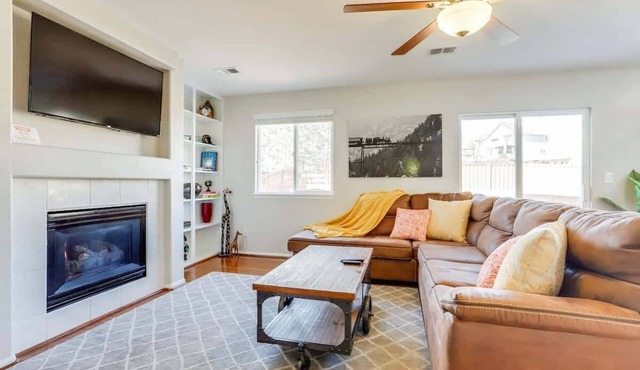 2 Master Suites with King beds fast Wifi