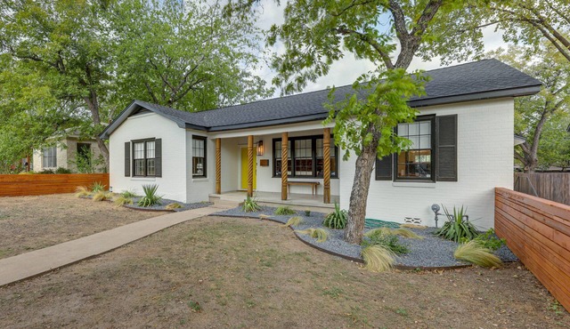 2 Mi to Downtown Austin: Family Home w/Porch!