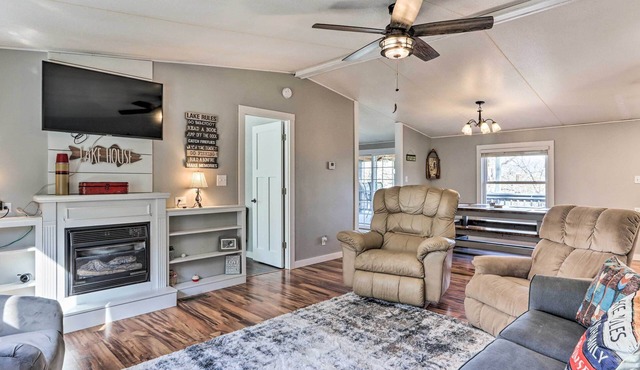 < 2 Mi to Lake Access: Pet-Friendly Flemington Gem